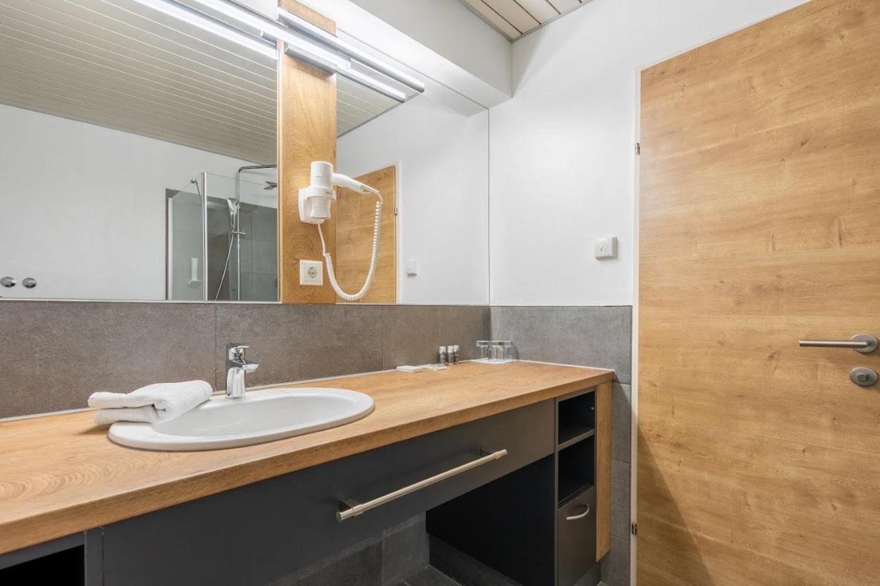 Das Reinisch Just Rooms Schwechat Bagian luar foto