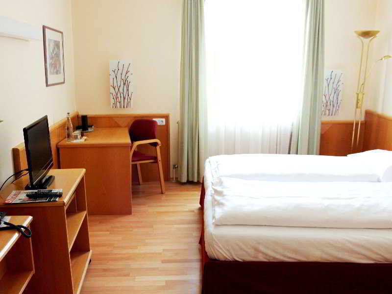 Das Reinisch Just Rooms Schwechat Bagian luar foto